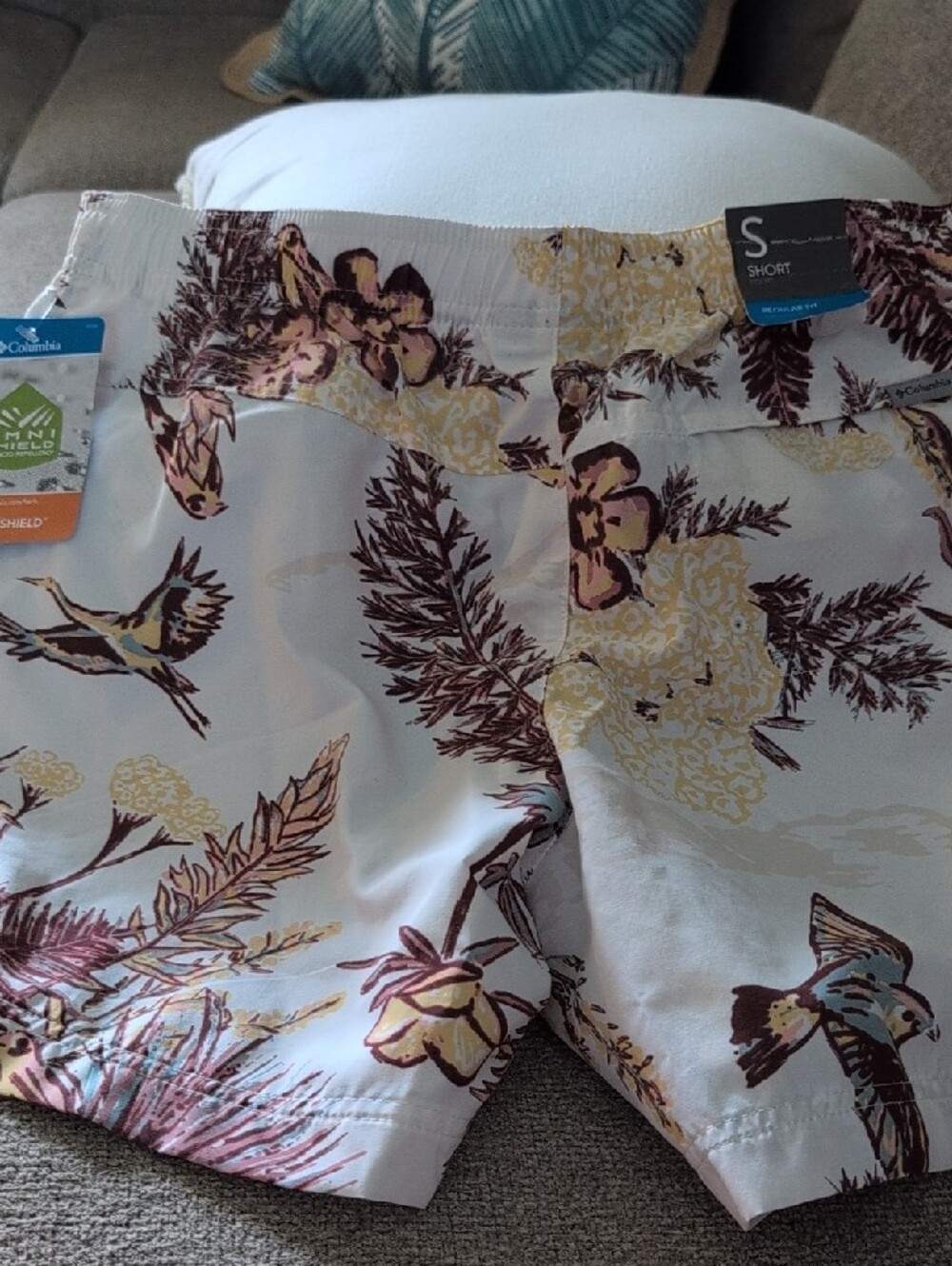 Columbia Women’s White Floral Athletic Shorts with Pink  Brown Print Brand New - Picture 4 of 5